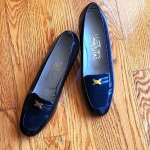 Salvatore Ferragamo EUC women's black leather heels size 7 1/2 B.